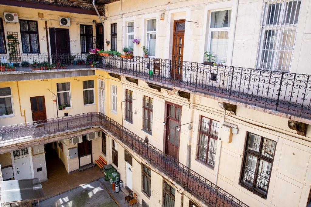 Studio Apartment Next To Famous Party House A38 Budapest Esterno foto