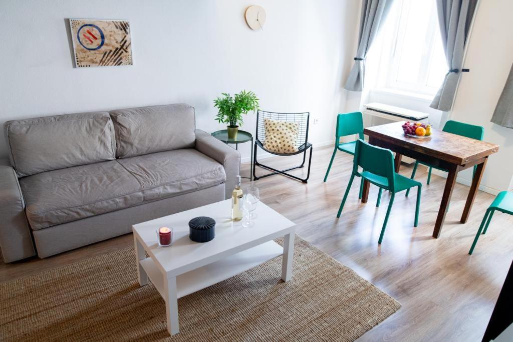 Studio Apartment Next To Famous Party House A38 Budapest Esterno foto
