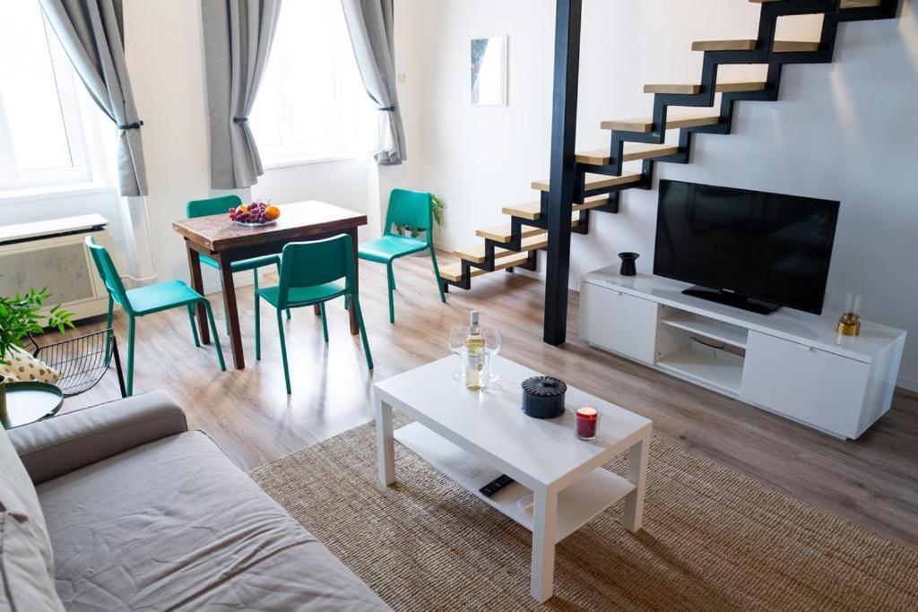 Studio Apartment Next To Famous Party House A38 Budapest Esterno foto