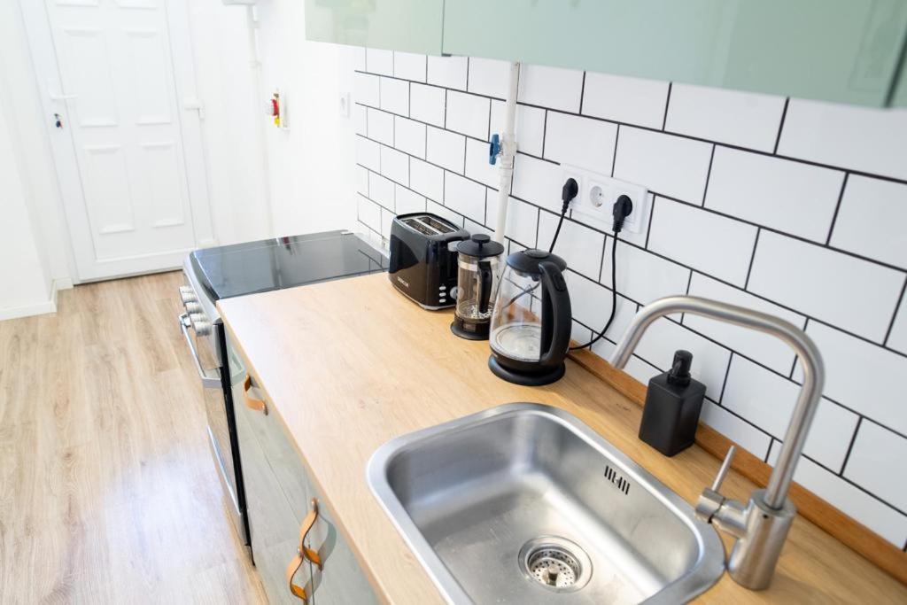 Studio Apartment Next To Famous Party House A38 Budapest Esterno foto